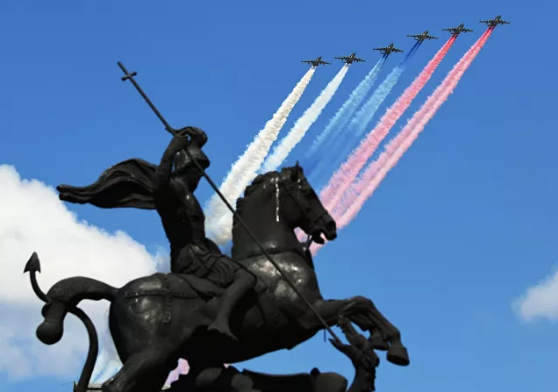 Những bóng hồng rạng rỡ trong lễ duyệt binh trên Quảng trường Đỏ ảnh 14