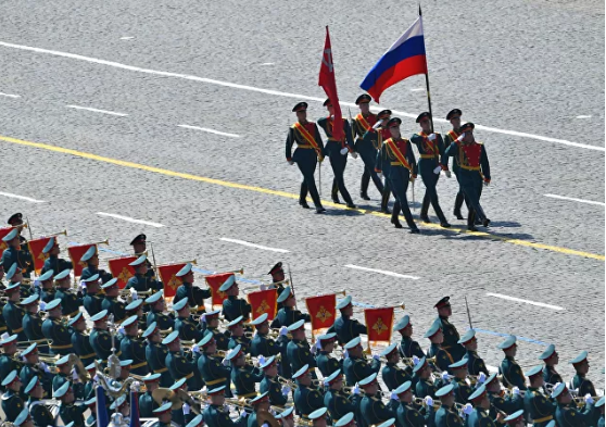 Những bóng hồng rạng rỡ trong lễ duyệt binh trên Quảng trường Đỏ ảnh 1