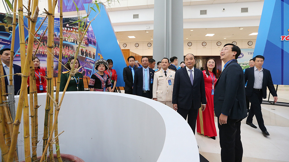 Thủ tướng Nguyễn Xuân Phúc ấn tượng với triển lãm ‘Tôi yêu Tổ quốc tôi’ ảnh 5