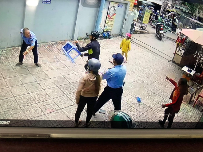 Bảo vệ chung cư bị chém vì không cho gửi đồ trước phòng bảo vệ ảnh 2