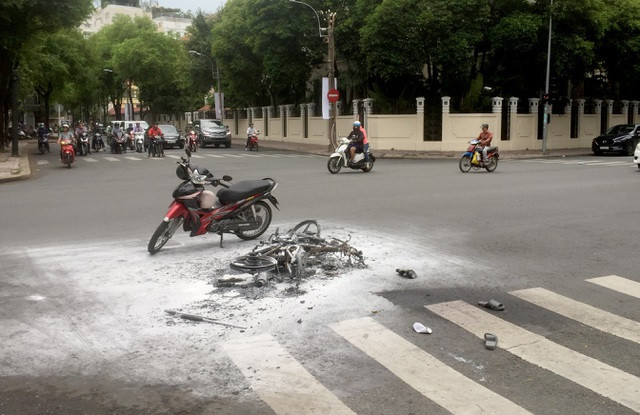 ‘Nín thở’ xem cảnh sát hình sự truy đuổi 2 tên cướp ở trung tâm Sài Gòn ảnh 2