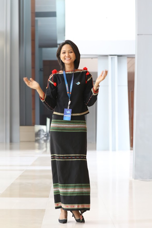 Hoa hậu H'Hen Niê rạng ngời tại Đại hội Hội LHTN Việt Nam lần thứ VIII ảnh 9