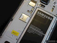 Ba nhà khoa học phát minh ra pin lithium-ion giành Giải Nobel Hóa học