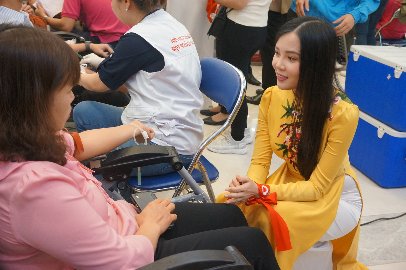 Những giọt máu hồng mang lại cho đời sự sống ảnh 11