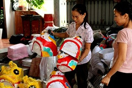 Làng nghề sản xuất đồ chơi trung thu ảm đạm vì dịch COVID-19