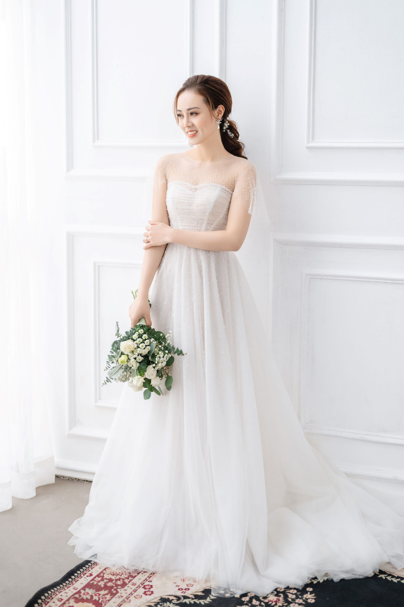 NSND Công Lý đeo vương miện chụp ảnh cưới cùng bạn gái kém 15 tuổi ảnh 8