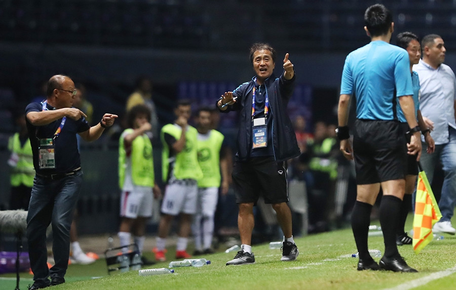 HLV Park Hang Seo 'bốc hỏa' với trọng tài biên ảnh 3