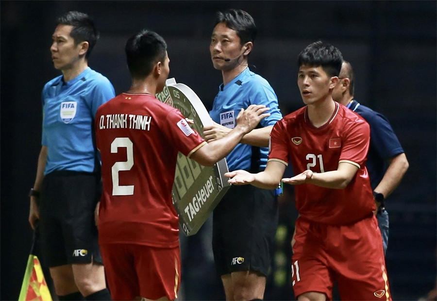 HLV Park Hang Seo 'bốc hỏa' với trọng tài biên ảnh 4