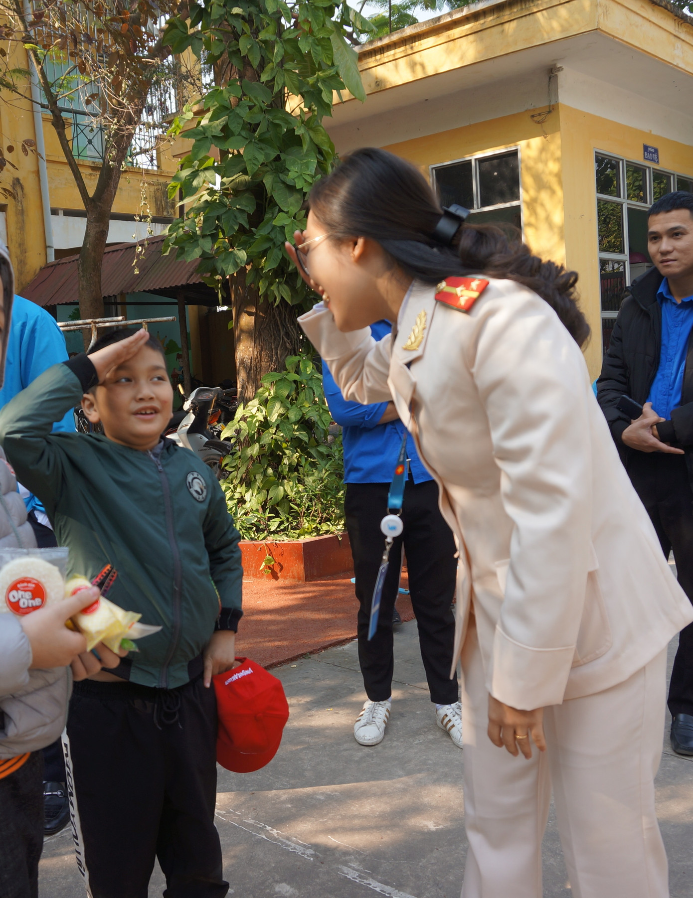 Mang tiếng cười đến trẻ khuyết tật trường Chuyên biệt Bình Minh ảnh 6