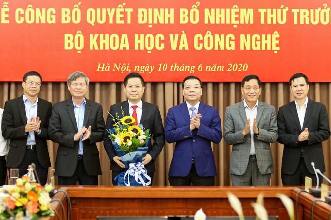 Công bố quyết định của Thủ tướng Chính phủ về công tác cán bộ ảnh 1