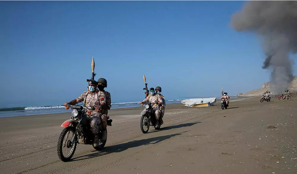 Iran tập trận quân sự rầm rộ trên vịnh Osman ảnh 7