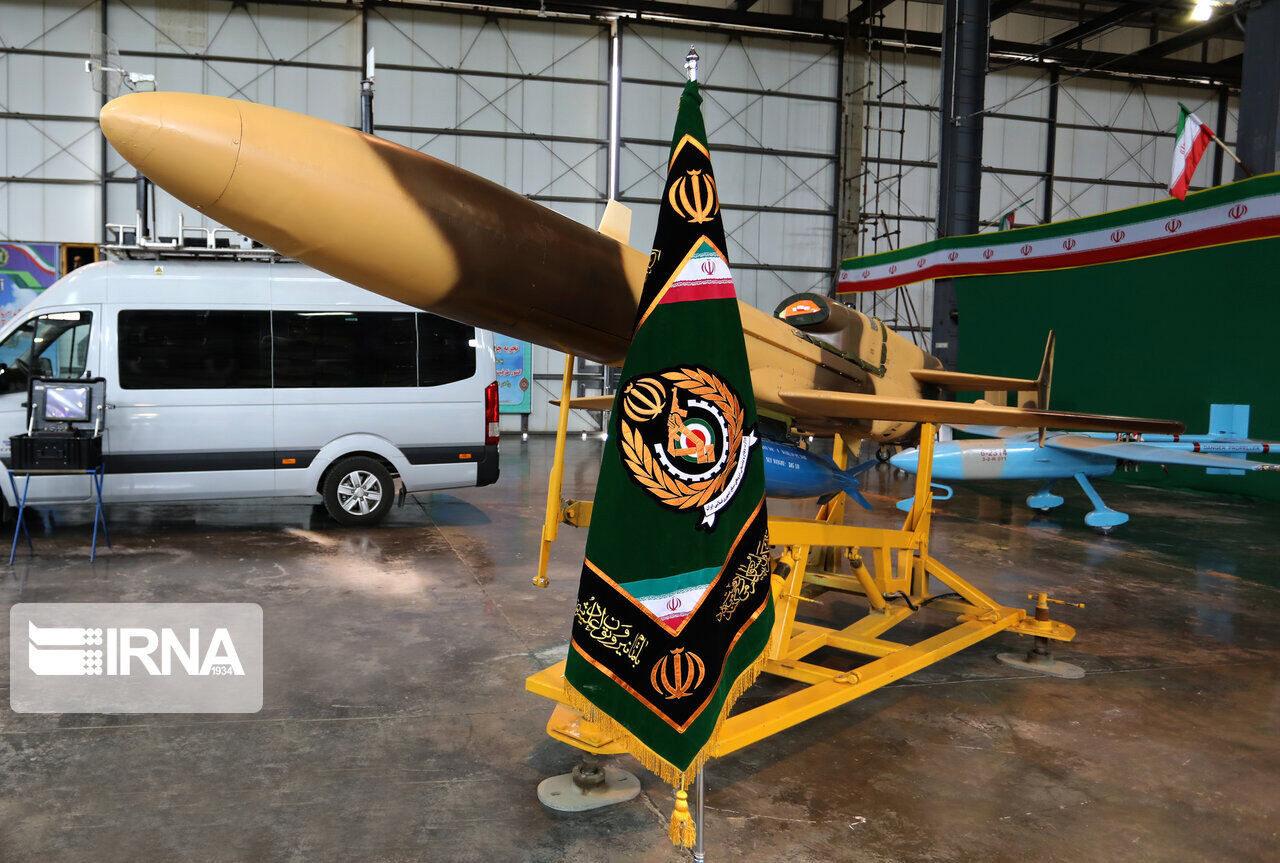 Iran khoe loạt máy bay không người lái trang bị bom và tên lửa ảnh 3