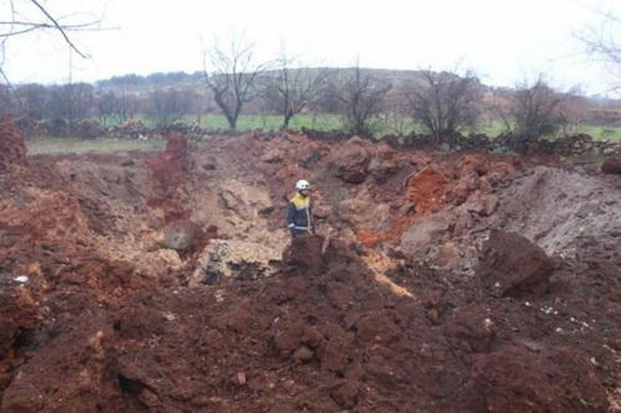 Syria triển khai loạt pháo phản lực Msta-B lên tiền tuyến Idlib ảnh 7