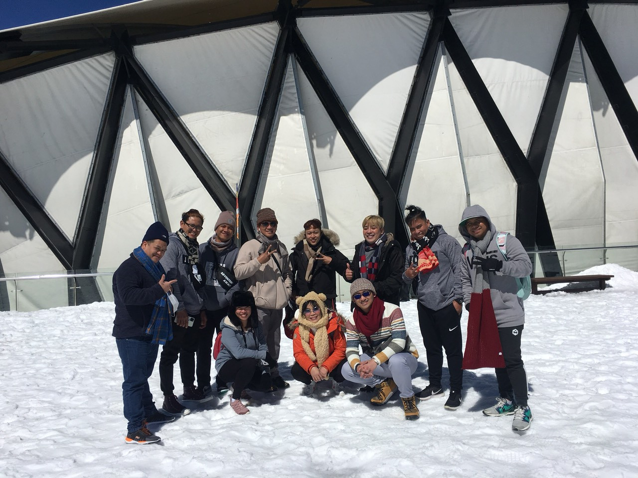 30 Tết vẫn chen chân lên nóc nhà Đông Dương ngắm tuyết ảnh 4