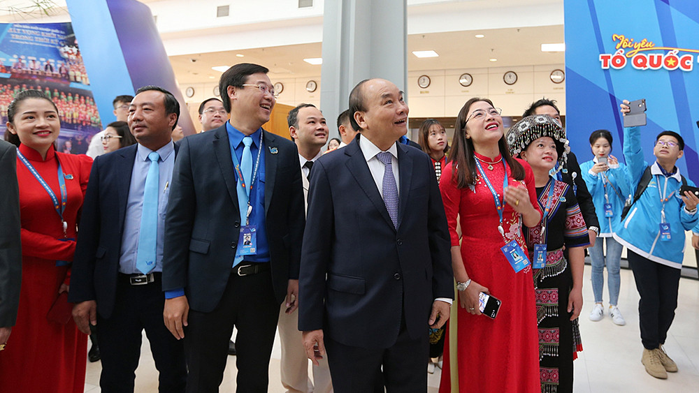 Thủ tướng Nguyễn Xuân Phúc ấn tượng với triển lãm ‘Tôi yêu Tổ quốc tôi’ ảnh 3