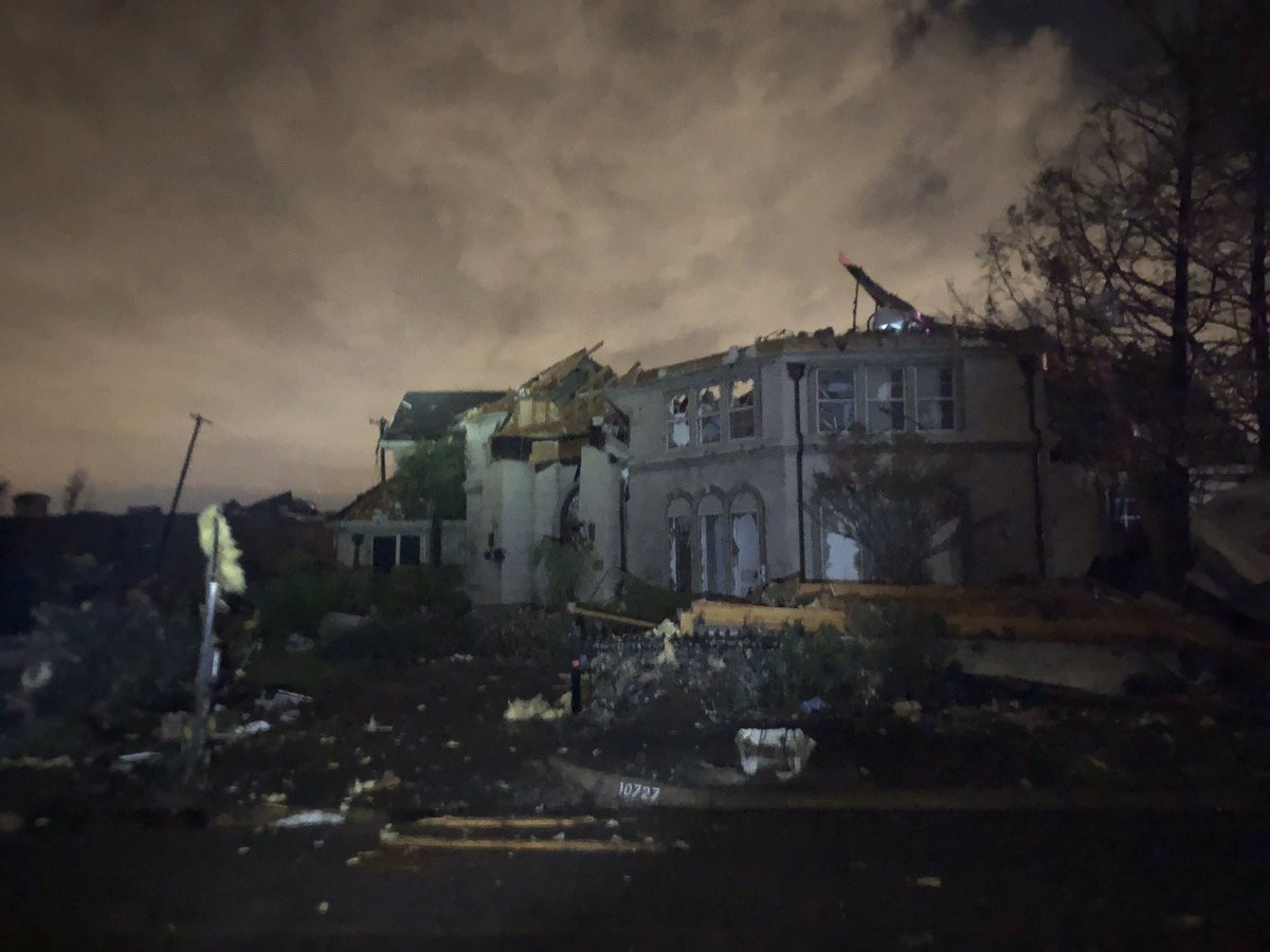 Lốc xoáy bất ngờ ập đến trong đêm, Texas tan hoang ảnh 5