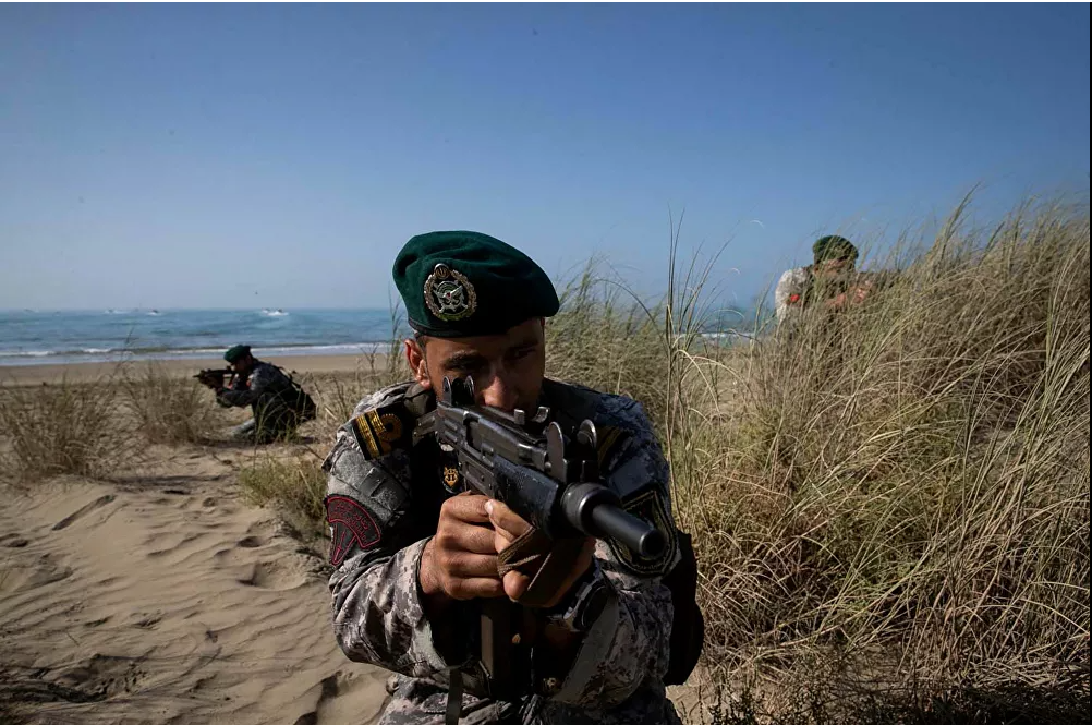 Iran tập trận quân sự rầm rộ trên vịnh Osman ảnh 9