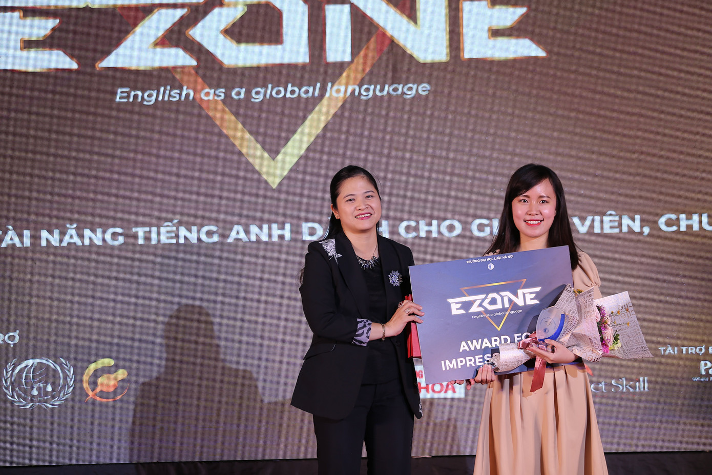 Giảng viên Luật sôi nổi tranh tài tiếng Anh ảnh 4