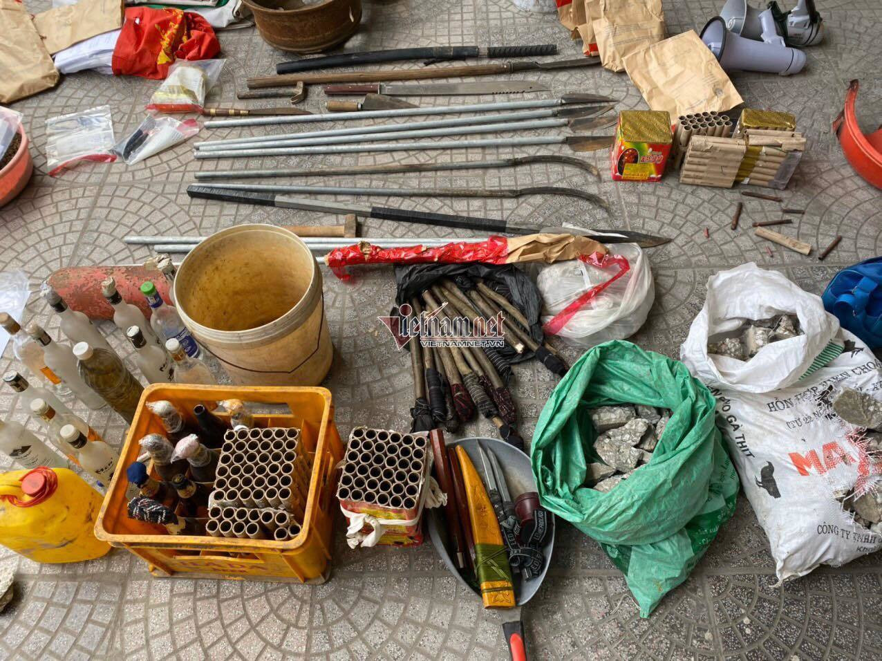 Thu giữ lựu đạn, bom xăng, bắt các đối tượng gây rối ở xã Đồng Tâm ảnh 2