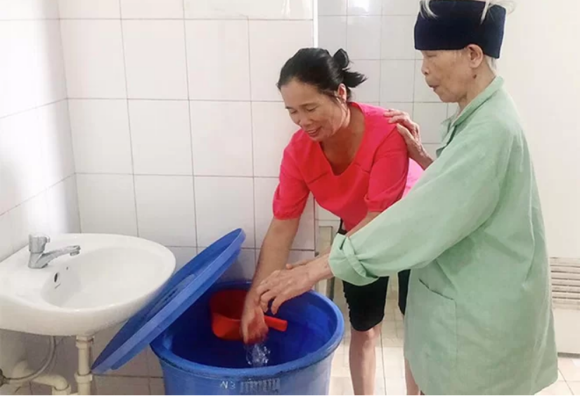 Thiếu nước sạch, bệnh viện cho bệnh nhân nhẹ về nhà ảnh 1
