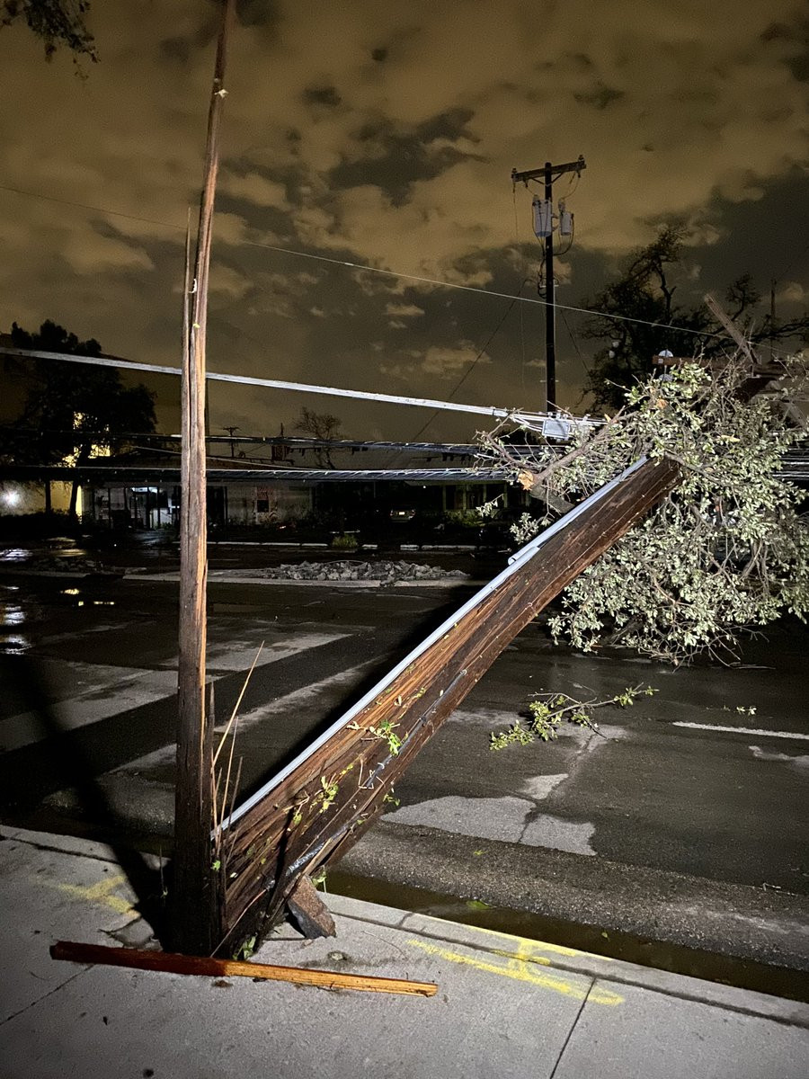 Lốc xoáy bất ngờ ập đến trong đêm, Texas tan hoang ảnh 6