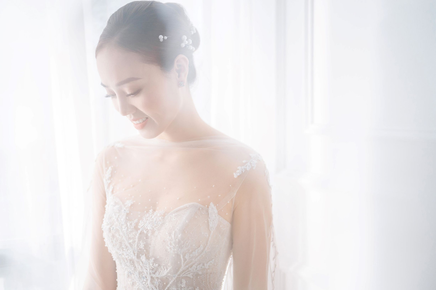 NSND Công Lý đeo vương miện chụp ảnh cưới cùng bạn gái kém 15 tuổi ảnh 11