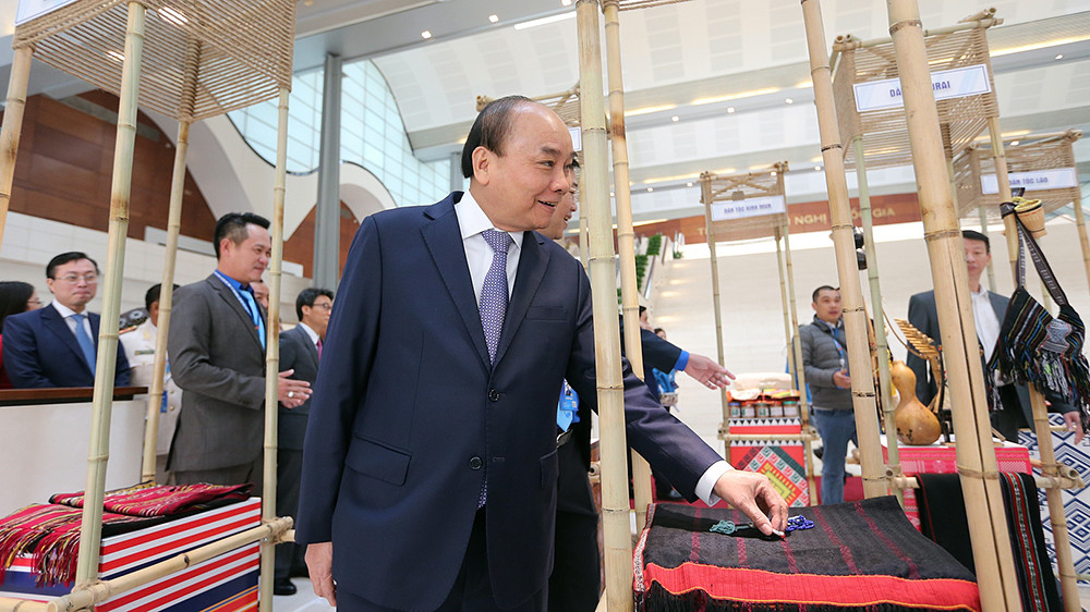 Thủ tướng Nguyễn Xuân Phúc ấn tượng với triển lãm ‘Tôi yêu Tổ quốc tôi’ ảnh 7