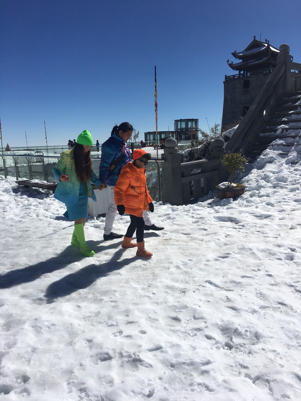 30 Tết vẫn chen chân lên nóc nhà Đông Dương ngắm tuyết ảnh 8