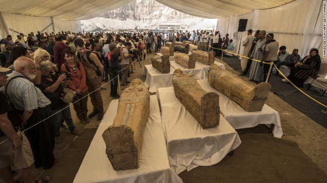 Xác ướp Ai Cập 3000 năm tuổi bất ngờ trồi lên mặt đất, mở quan tài ra vẫn nguyên ảnh 2