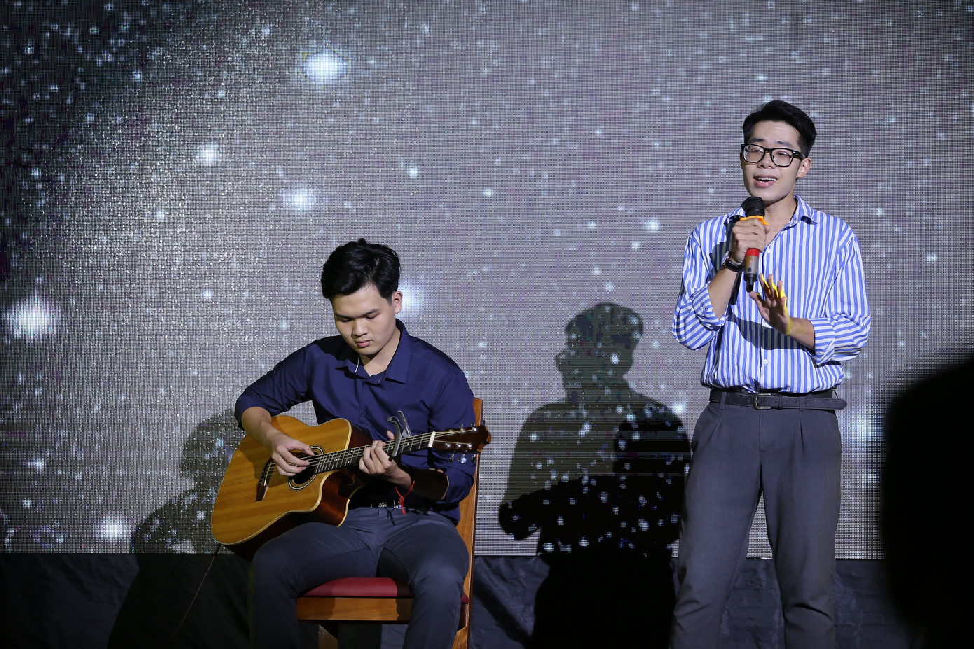 Giảng viên Luật sôi nổi tranh tài tiếng Anh ảnh 5