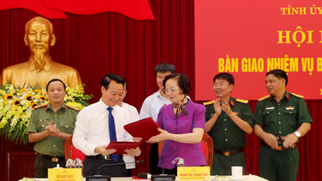 Bàn giao nhiệm vụ Bí thư Tỉnh ủy Yên Bái ảnh 1