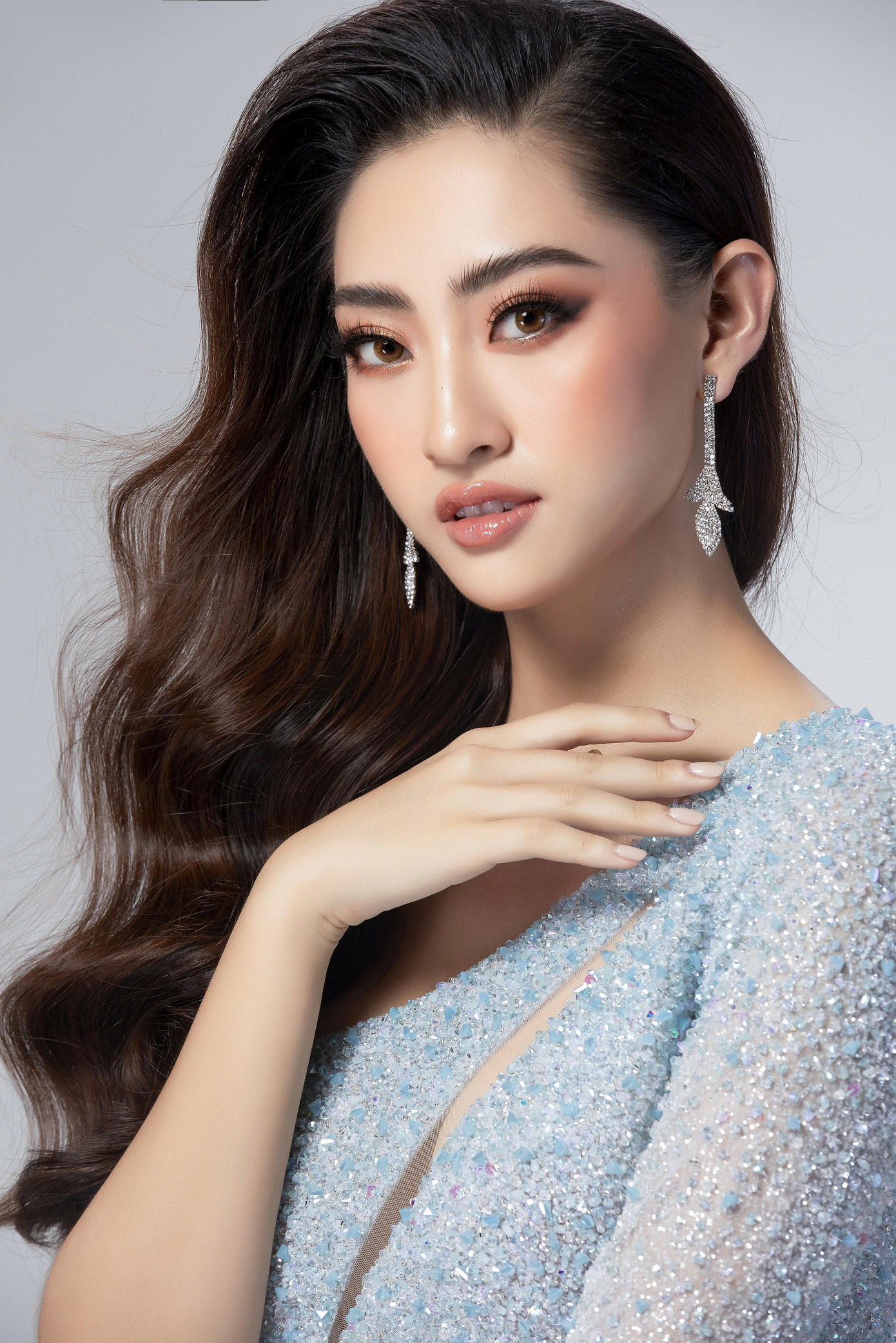 Hé lộ trang phục dạ hội đêm chung kết Miss World của Hoa hậu Lương Thùy Linh ảnh 6