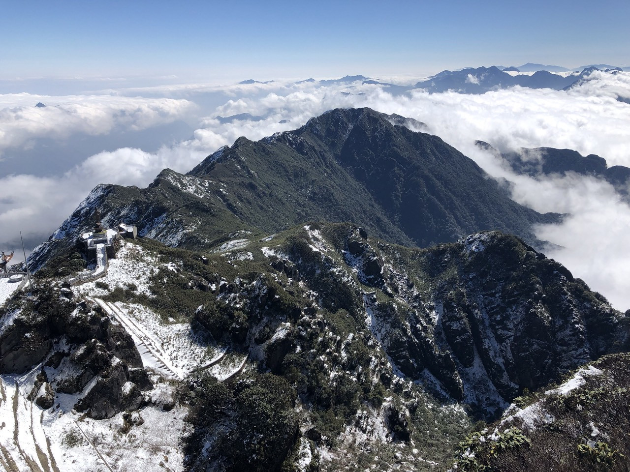 30 Tết vẫn chen chân lên nóc nhà Đông Dương ngắm tuyết ảnh 5