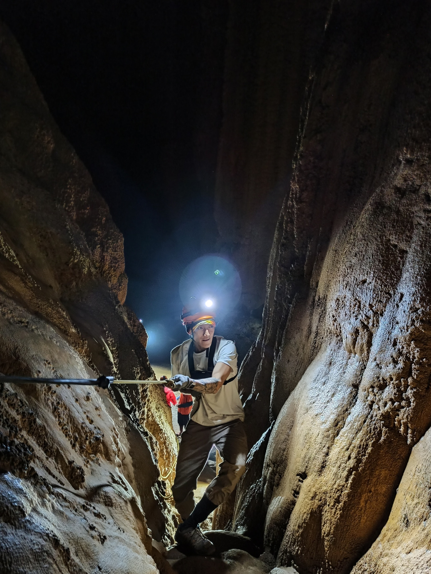 Chàng trai một bàn tay chinh phục Sơn Đoòng ảnh 4