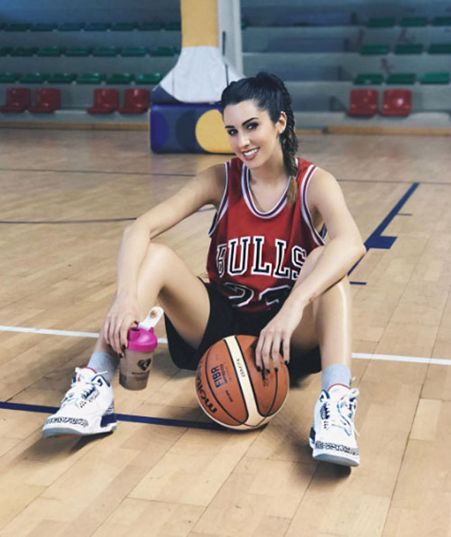 Người đẹp bóng rổ Italia tung ảnh nóng ngóng hết dịch ảnh 7