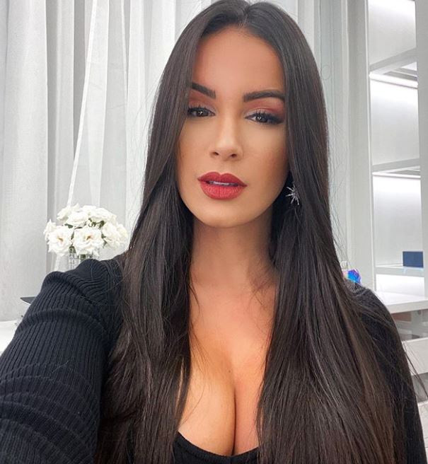 Cách ly cùng mỹ nhân nóng bỏng, sao Juventus lo... hỏng chân ảnh 6