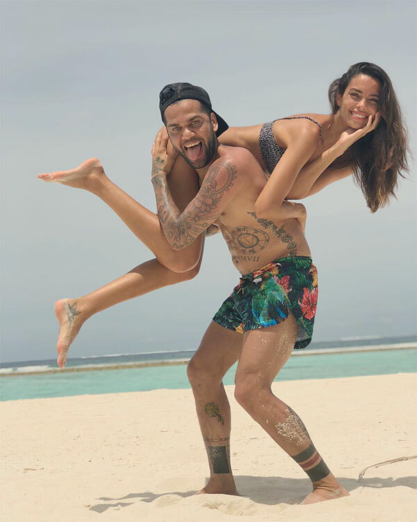 Vẻ gợi cảm của siêu mẫu khiến sao Brazil phải 3 lần cầu hôn ảnh 4