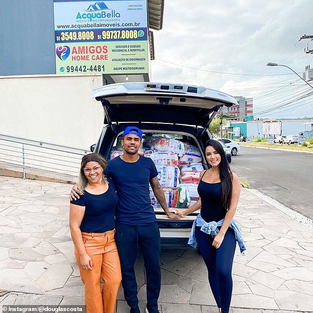 Cách ly cùng mỹ nhân nóng bỏng, sao Juventus lo... hỏng chân ảnh 3