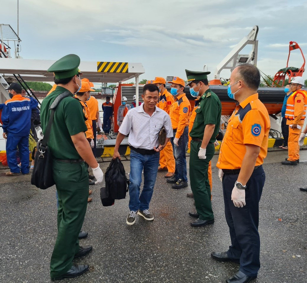 Bốn thuyền viên xấu số được đoàn tụ cùng gia đình ảnh 12