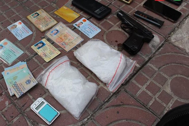 Tội phạm ma túy 'găm' theo súng đạn khi đi 'áp tải hàng' ảnh 2