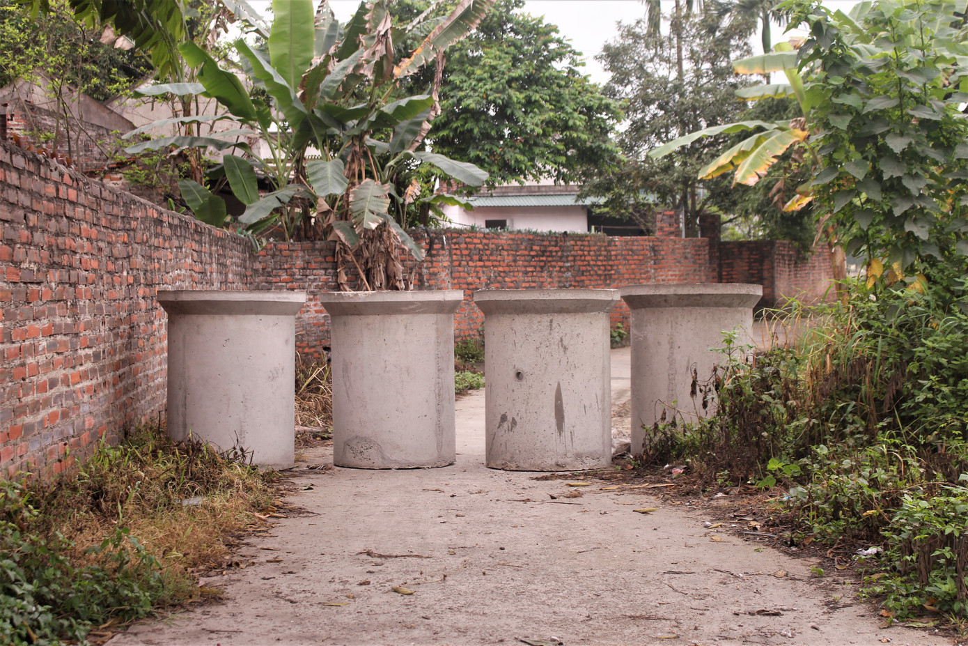 Quảng Ninh lên tiếng vụ đổ đất, cẩu bê tông chặn đường kiểm soát dịch ảnh 7