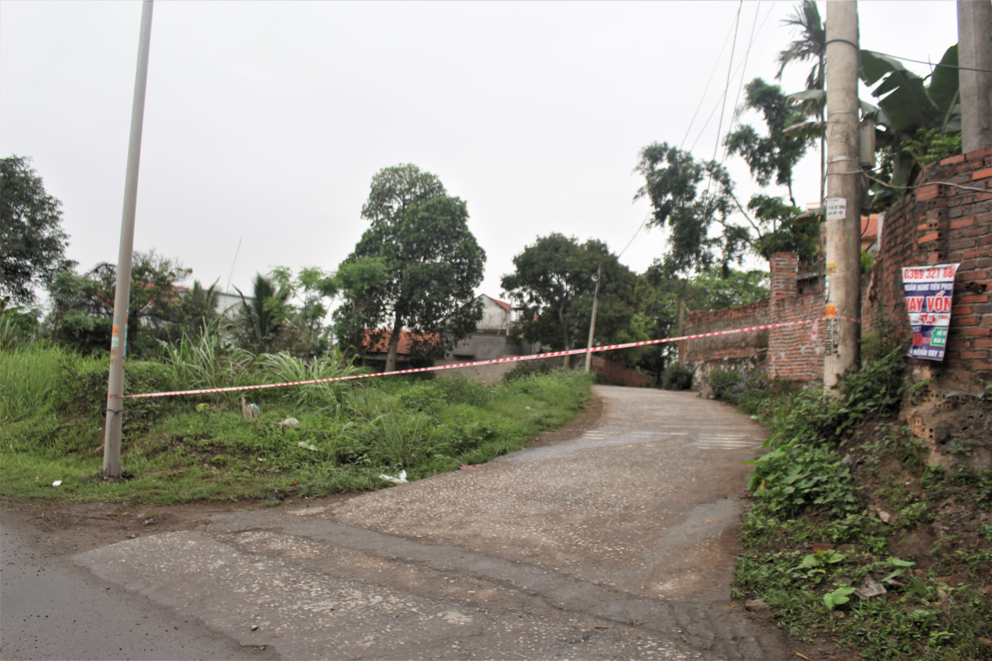 Quảng Ninh lên tiếng vụ đổ đất, cẩu bê tông chặn đường kiểm soát dịch ảnh 10