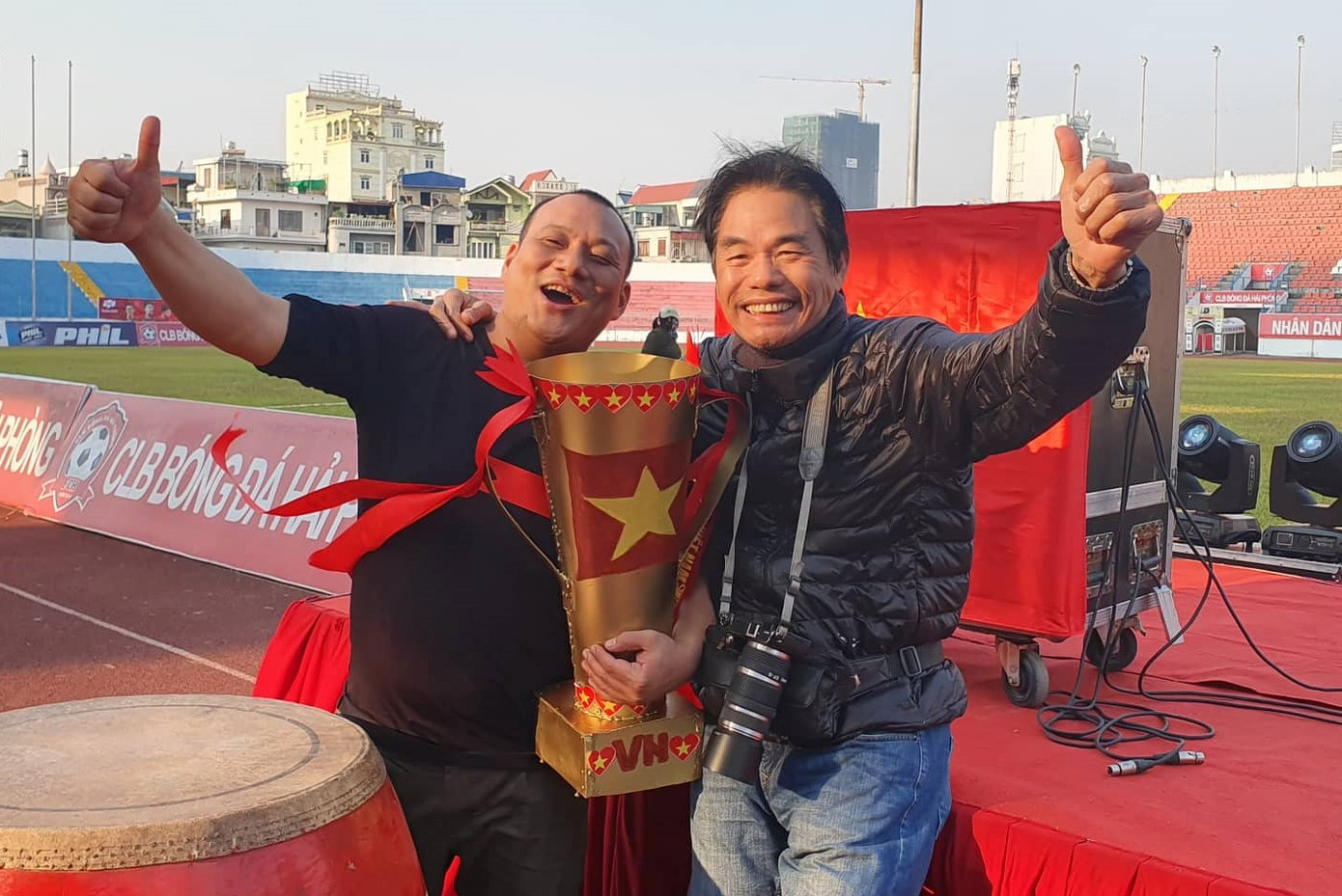 Hải Phòng rực đỏ cờ hoa trước trận chung kết ảnh 8