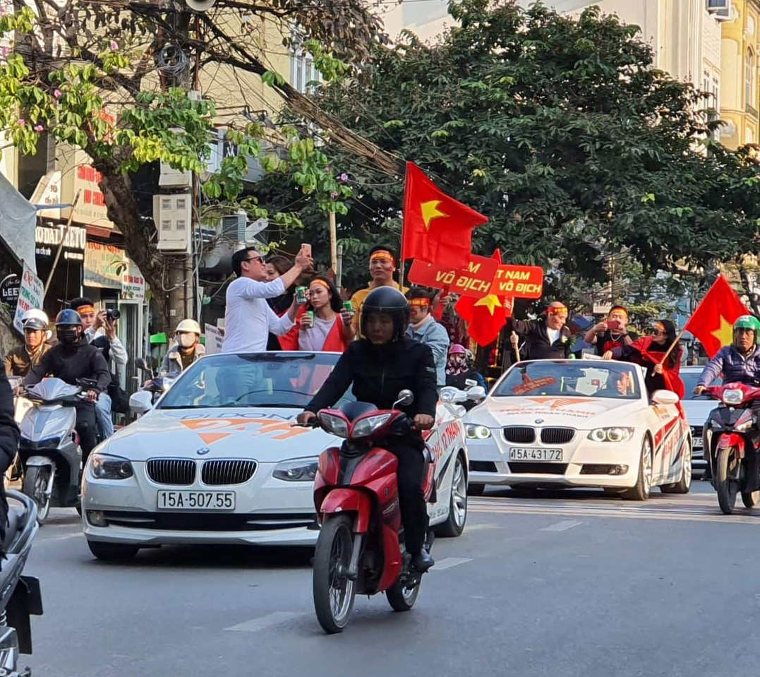 Hải Phòng rực đỏ cờ hoa trước trận chung kết ảnh 4