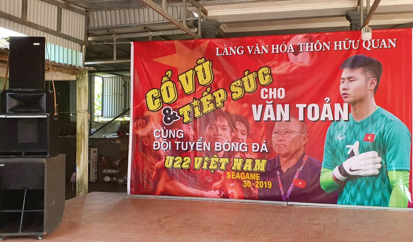 Gia đình thủ môn Văn Toản làm 60 mâm cỗ mời hàng xóm cổ vũ trận chung kết ảnh 2
