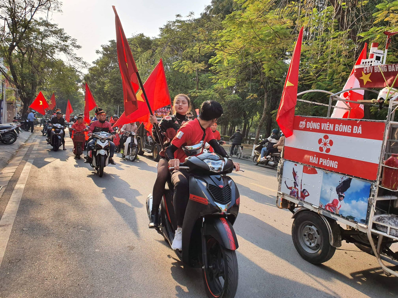 Hải Phòng rực đỏ cờ hoa trước trận chung kết ảnh 6