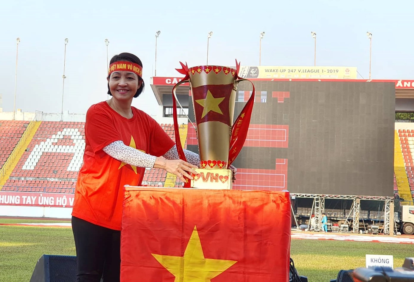 Hải Phòng rực đỏ cờ hoa trước trận chung kết ảnh 9