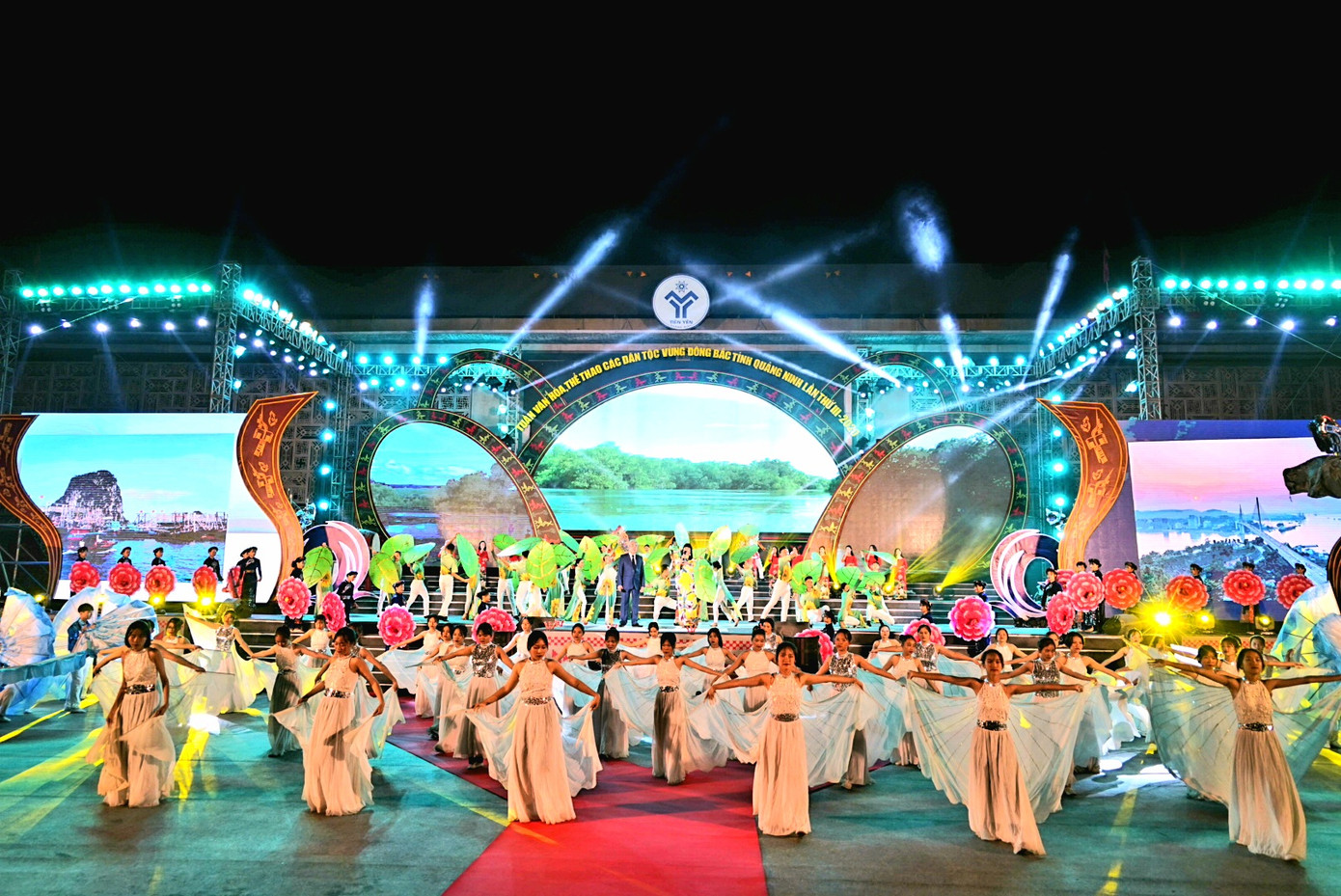 Rực rỡ sắc màu các dân tộc vùng Đông Bắc tỉnh Quảng Ninh ảnh 1