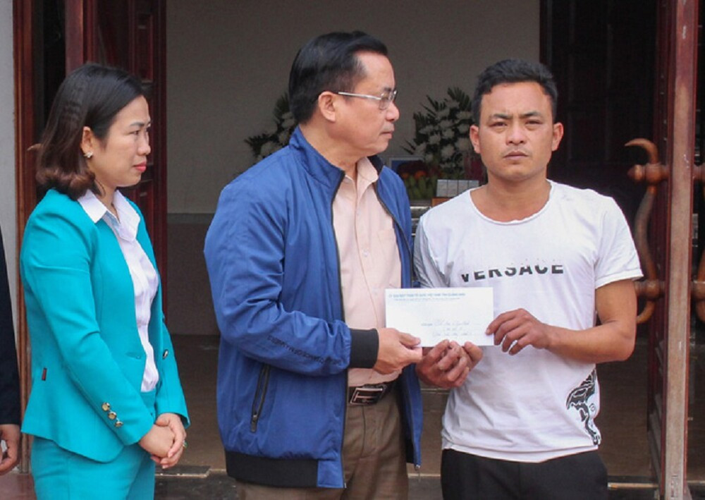 Thương tâm hai bé sinh đôi chết đuối tại bể nước gia đình ảnh 1