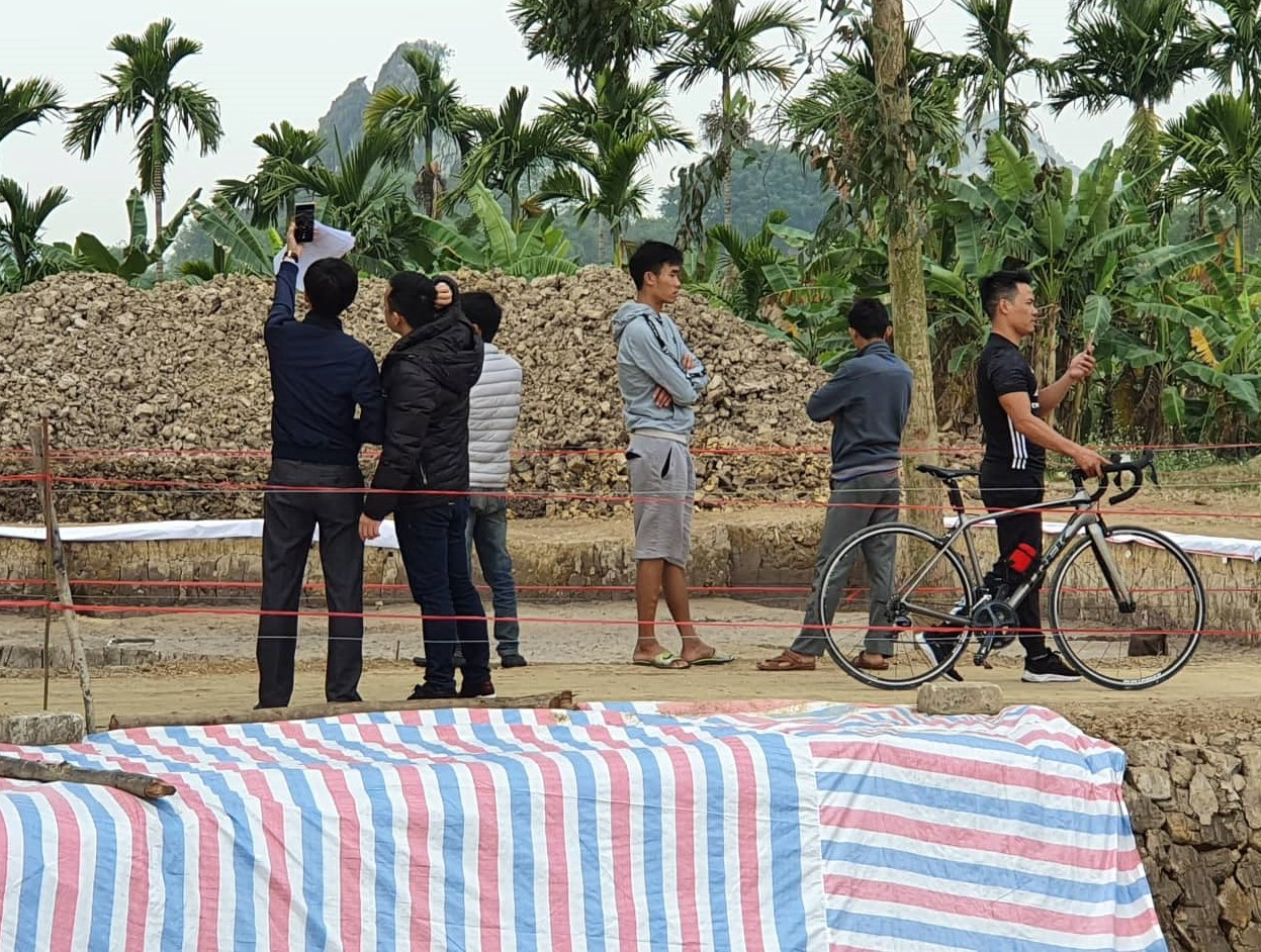 Đổ xô đi xem bãi cọc nghìn năm tuổi liên quan trận Bạch Đằng ở Hải Phòng ảnh 7